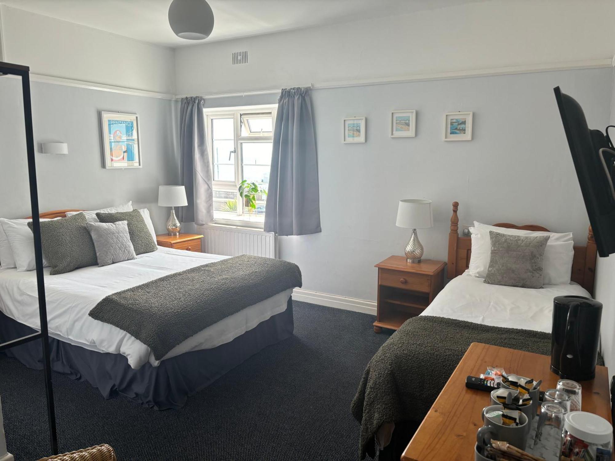 The Yacht Inn Penzance Bagian luar foto
